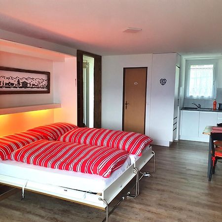 Elfe Apartments Ferien-Miet-Wohnung Еметен Екстериор снимка