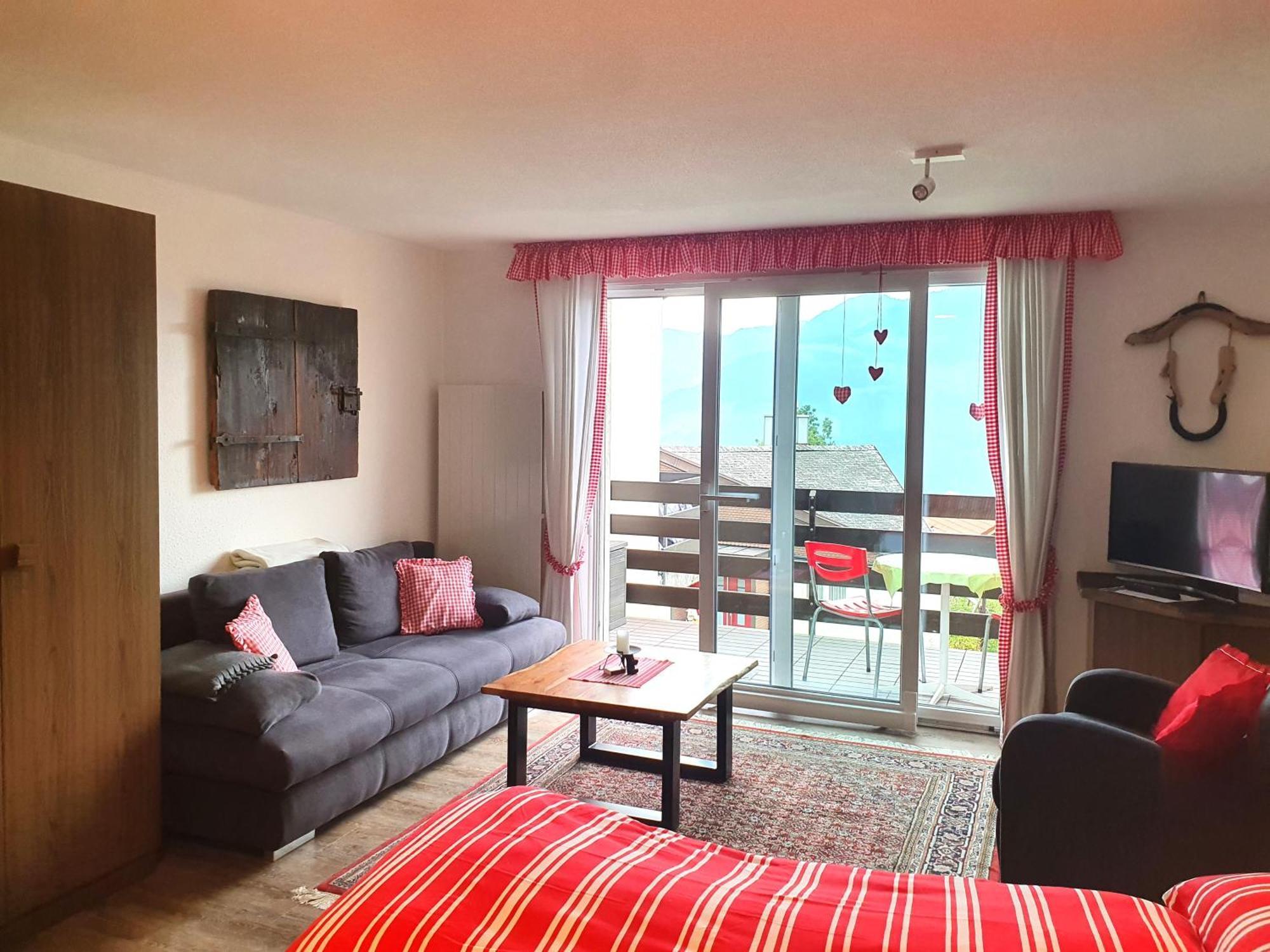 Elfe Apartments Ferien-Miet-Wohnung Еметен Стая снимка