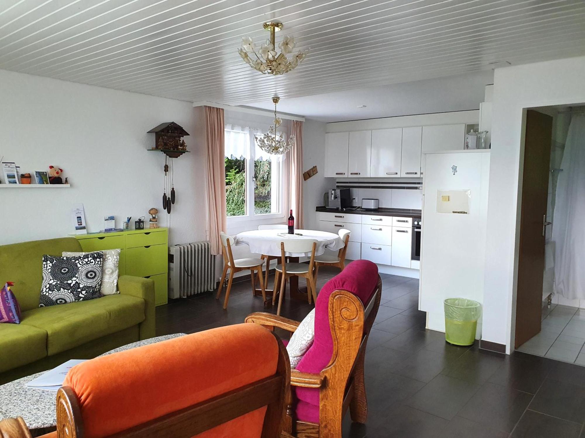 Elfe Apartments Ferien-Miet-Wohnung Еметен Стая снимка