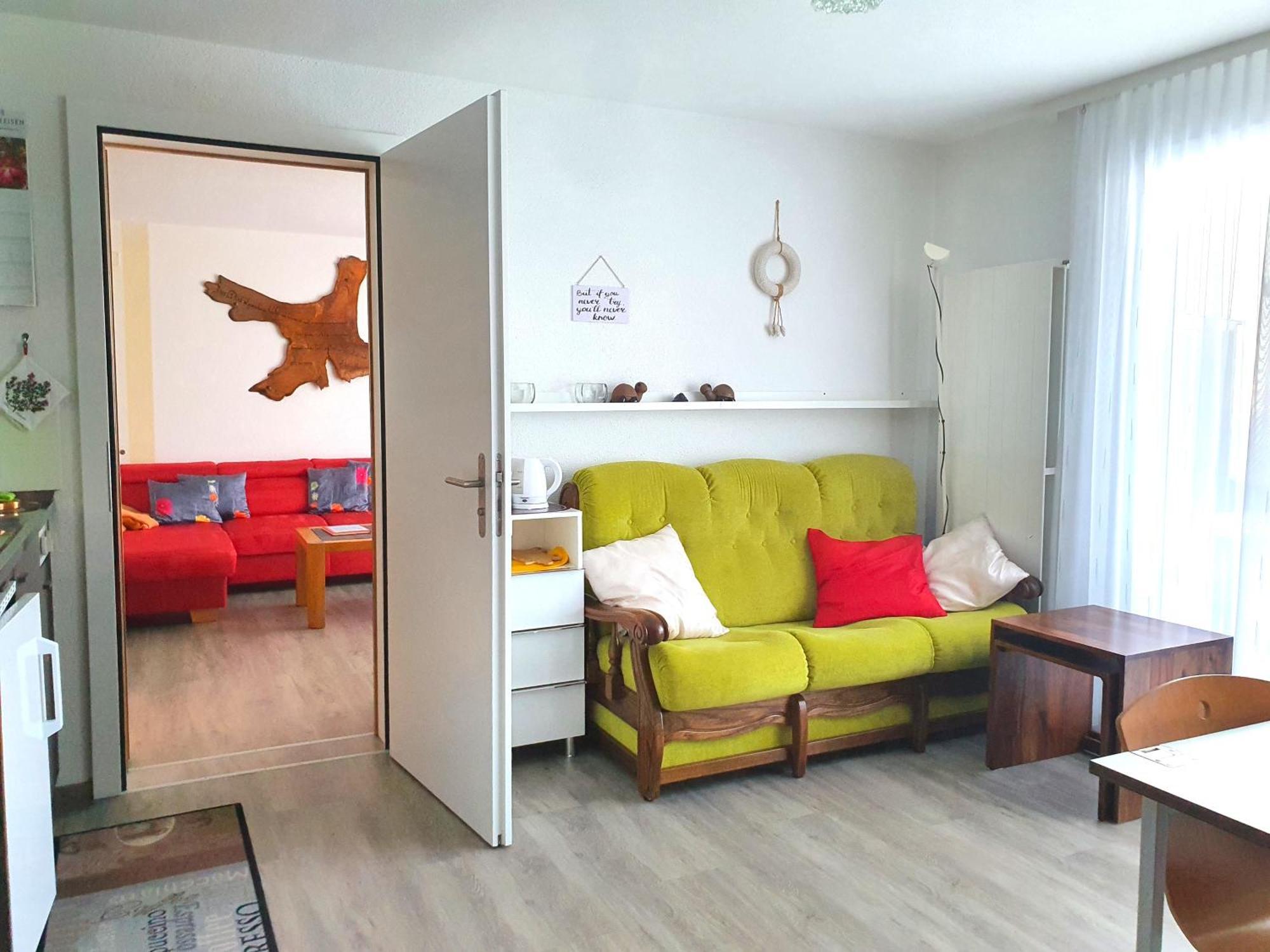Elfe Apartments Ferien-Miet-Wohnung Еметен Стая снимка
