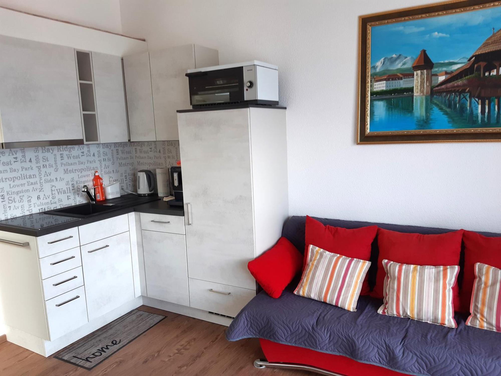 Elfe Apartments Ferien-Miet-Wohnung Еметен Стая снимка