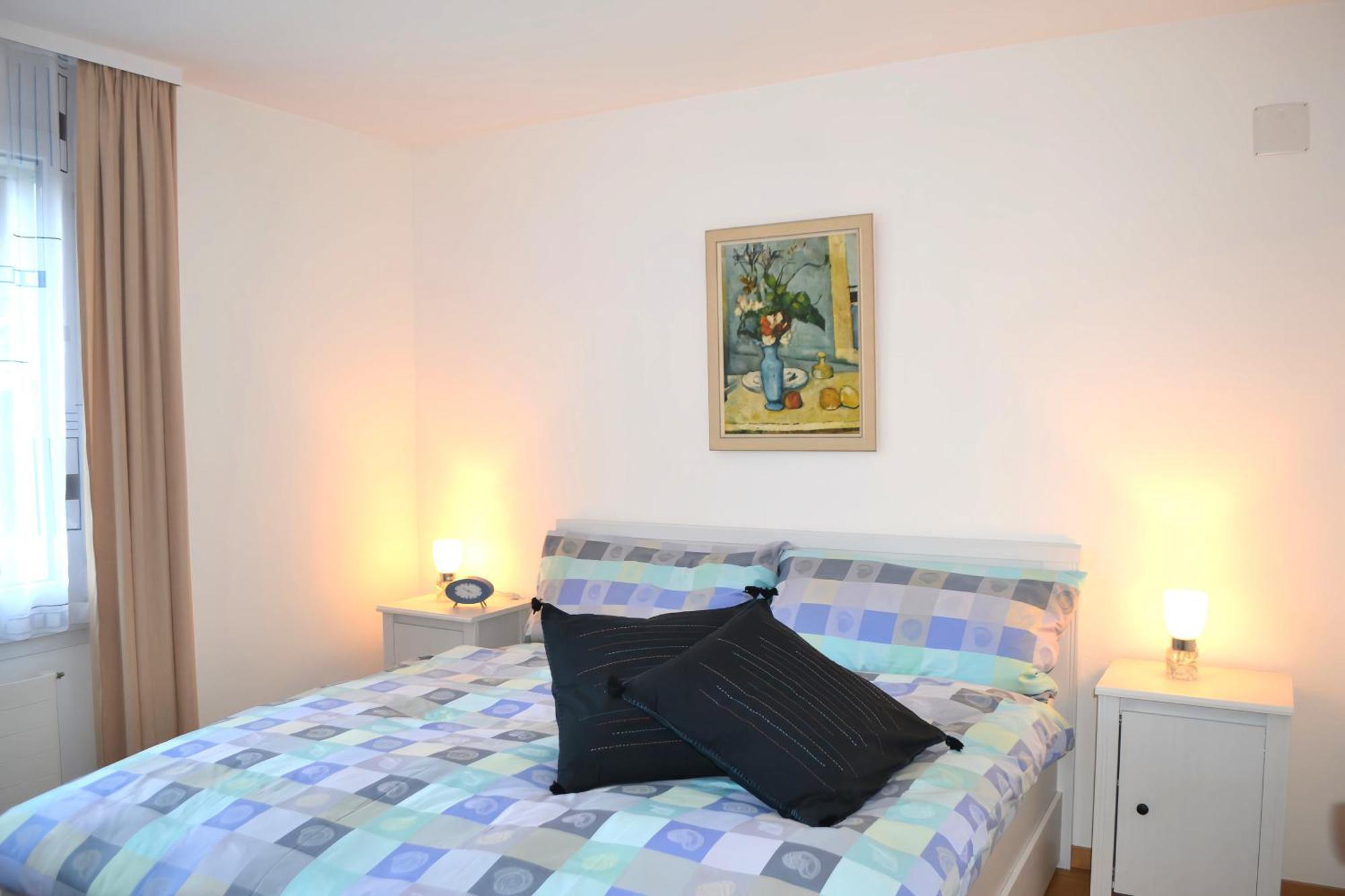 Elfe Apartments Ferien-Miet-Wohnung Еметен Стая снимка