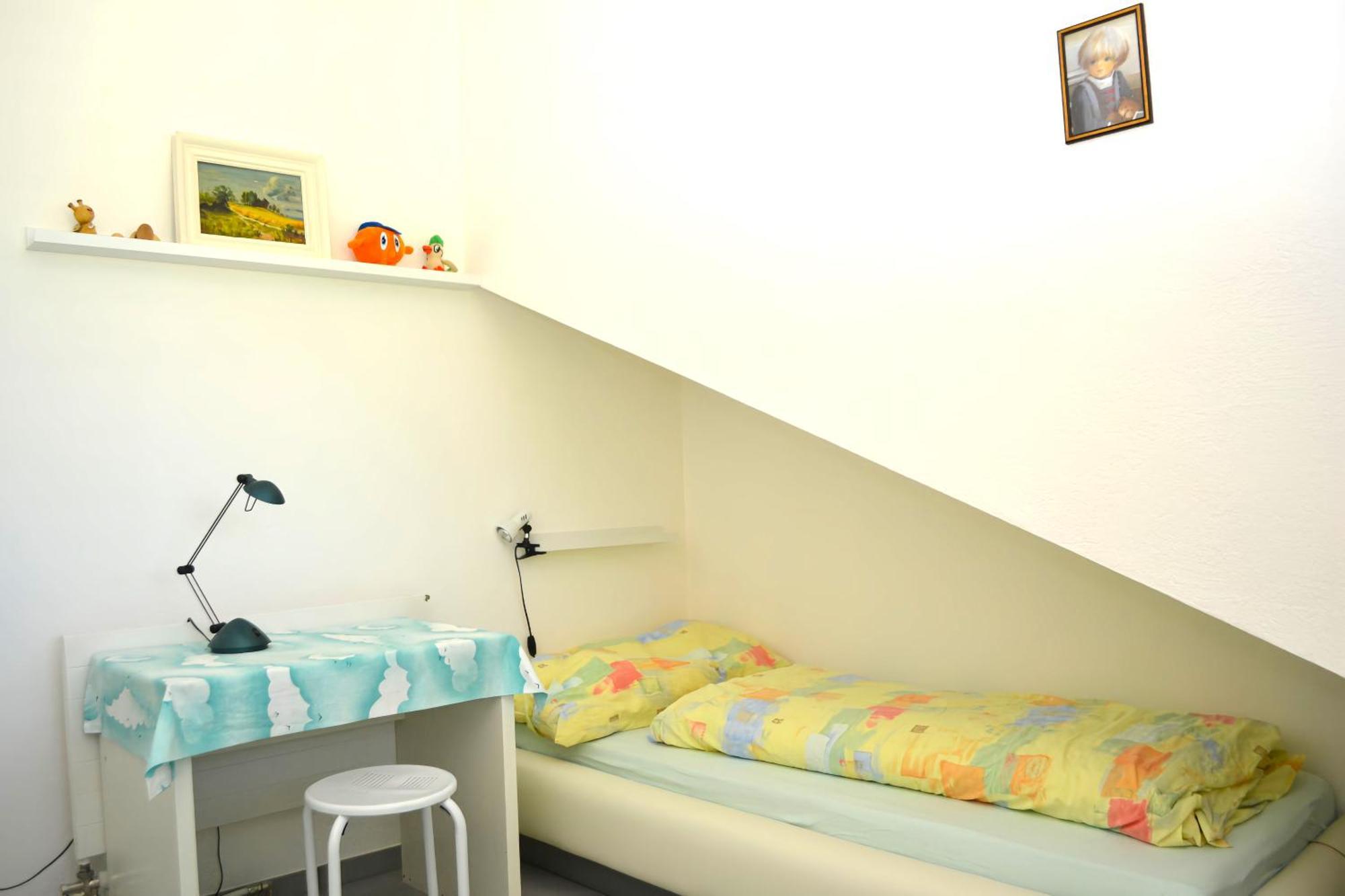 Elfe Apartments Ferien-Miet-Wohnung Еметен Стая снимка