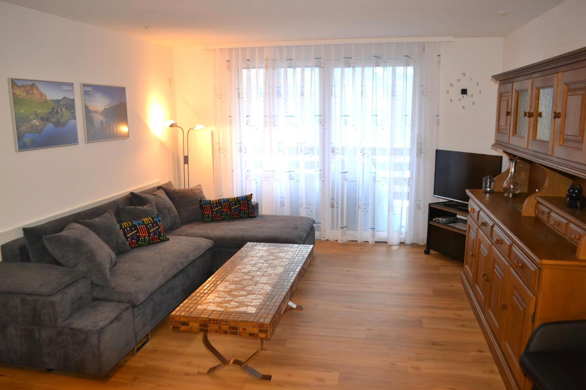 Elfe Apartments Ferien-Miet-Wohnung Еметен Стая снимка