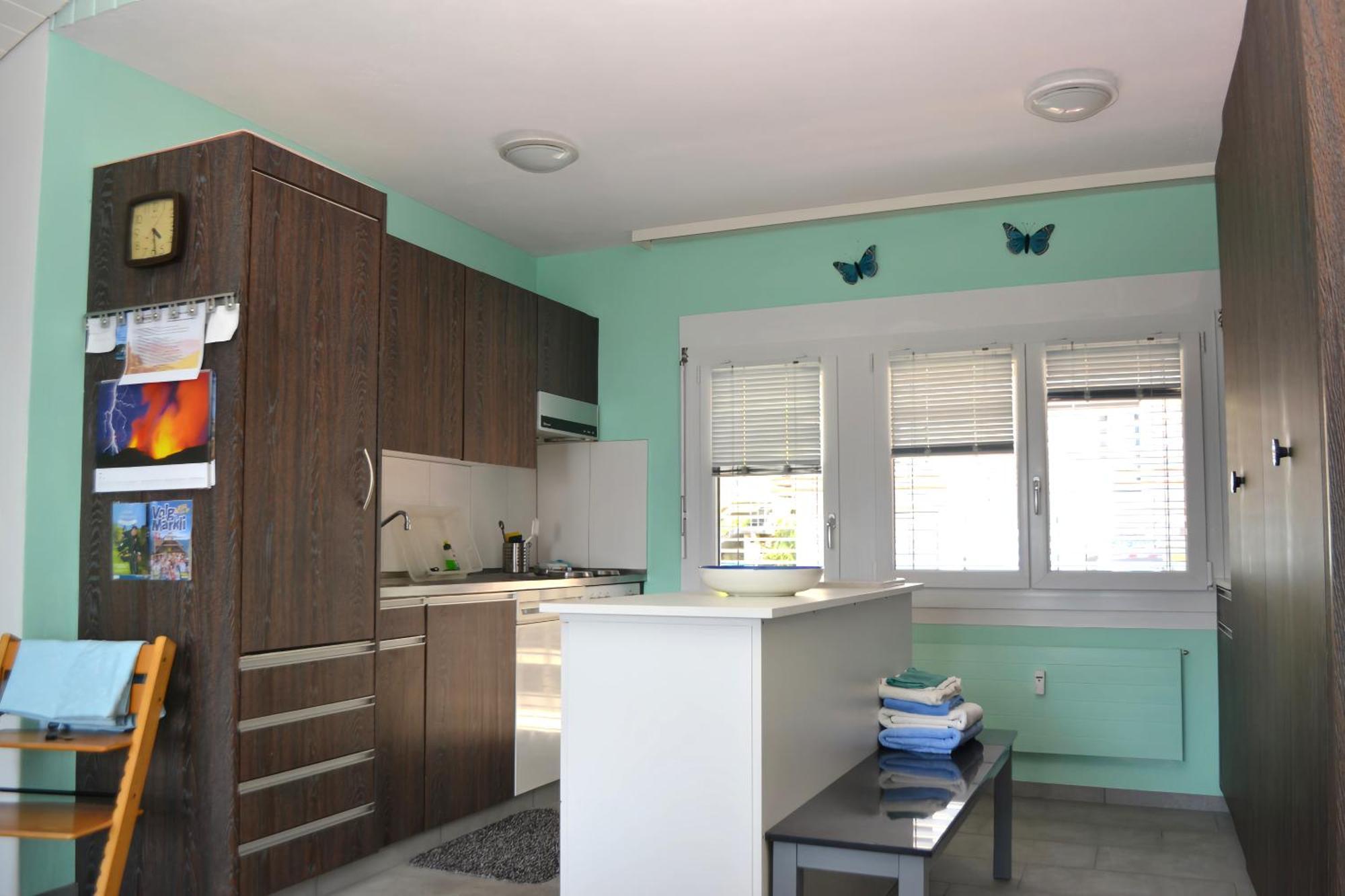 Elfe Apartments Ferien-Miet-Wohnung Еметен Стая снимка