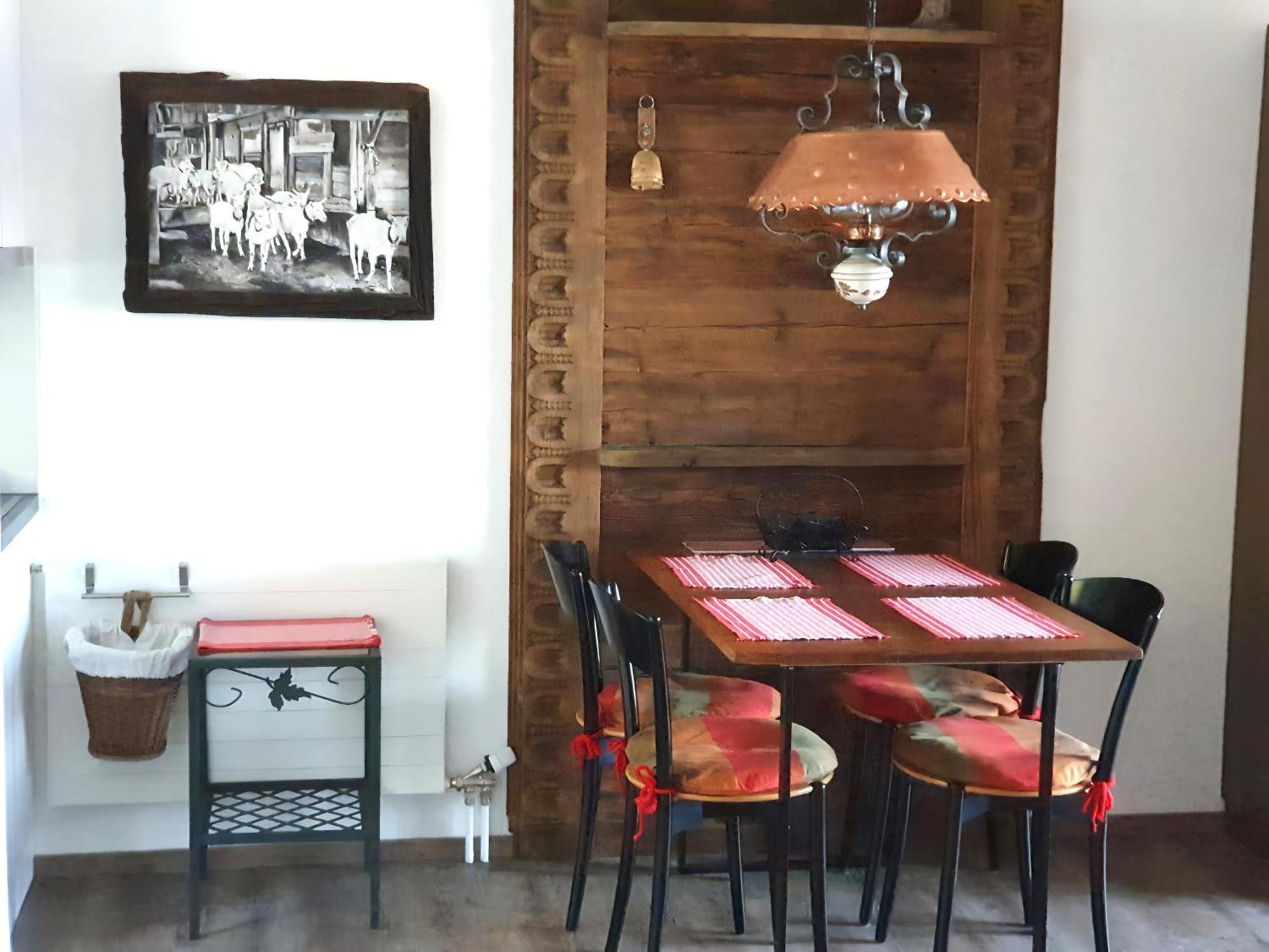 Elfe Apartments Ferien-Miet-Wohnung Еметен Стая снимка
