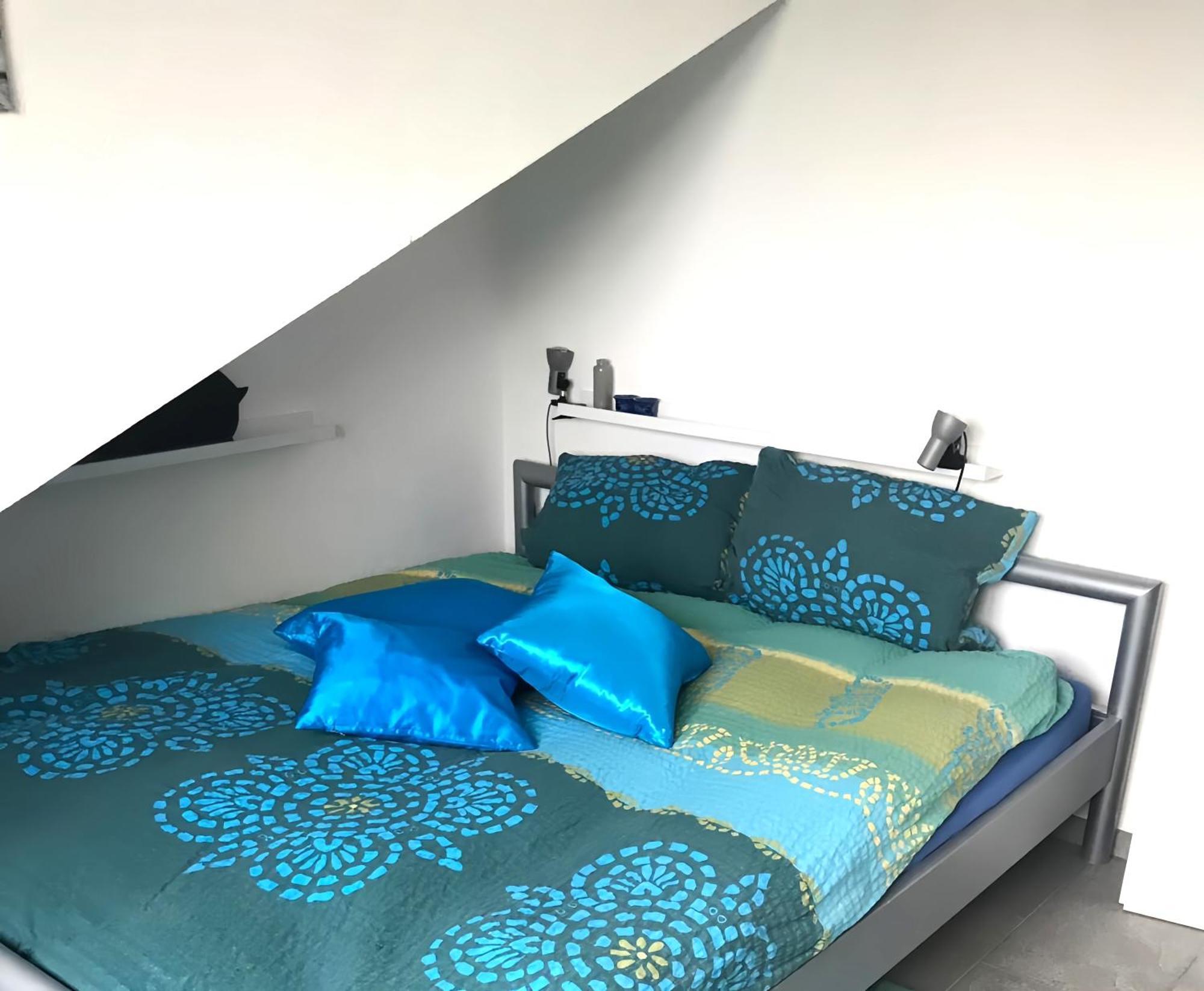 Elfe Apartments Ferien-Miet-Wohnung Еметен Стая снимка
