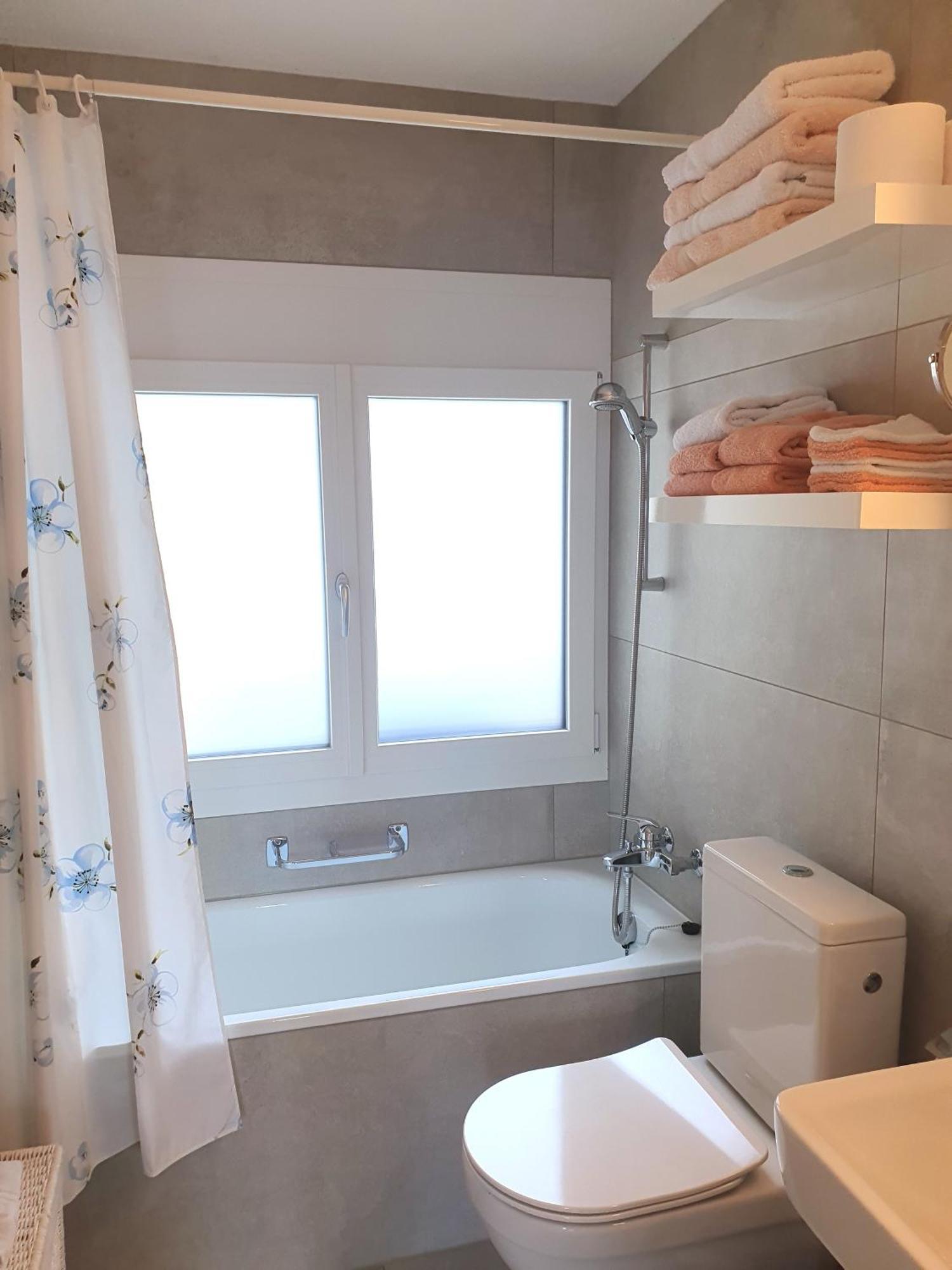 Elfe Apartments Ferien-Miet-Wohnung Еметен Стая снимка
