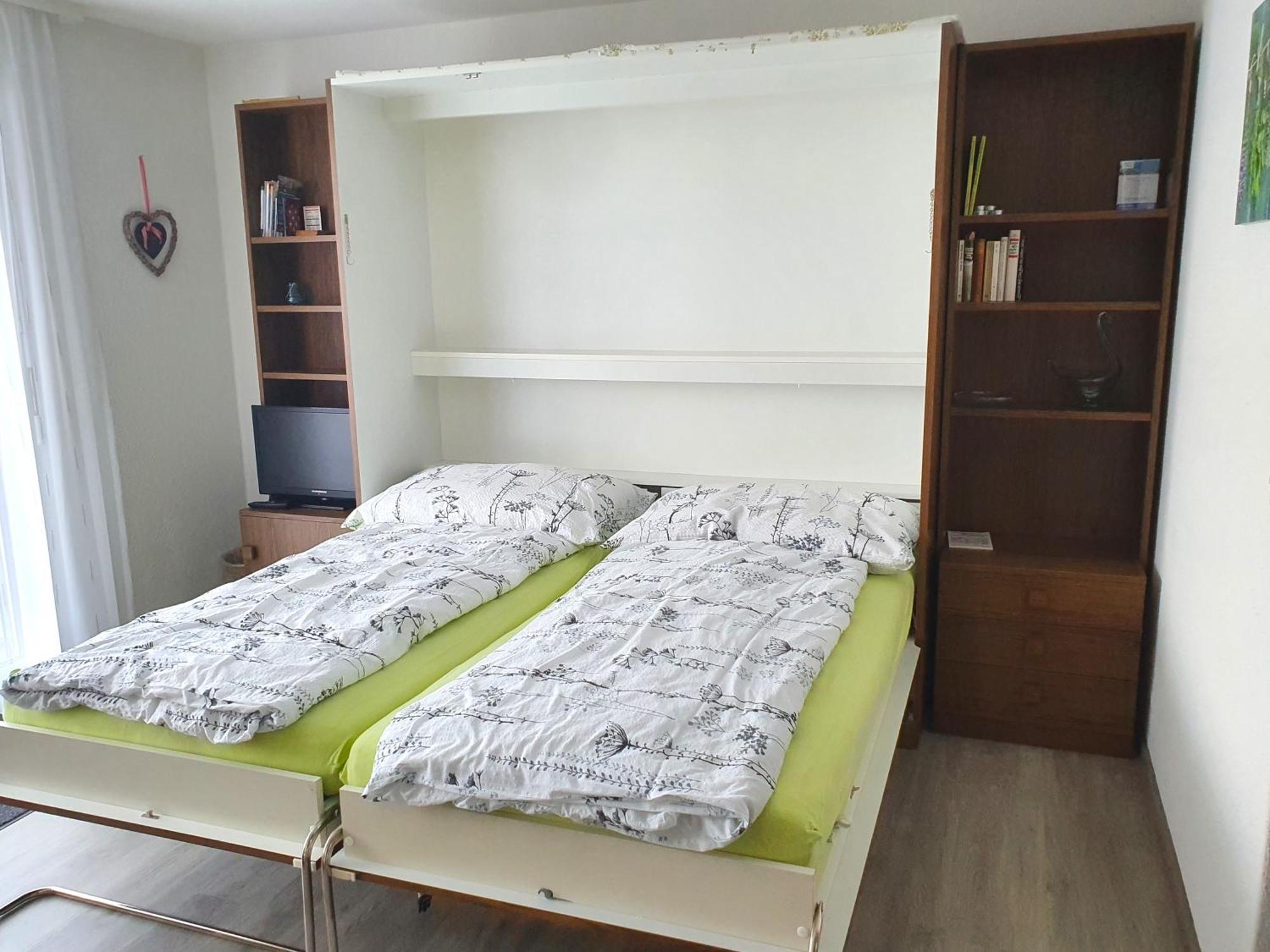 Elfe Apartments Ferien-Miet-Wohnung Еметен Стая снимка