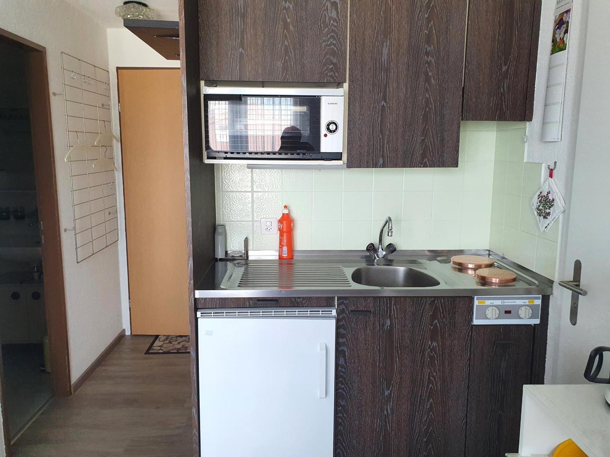 Elfe Apartments Ferien-Miet-Wohnung Еметен Стая снимка
