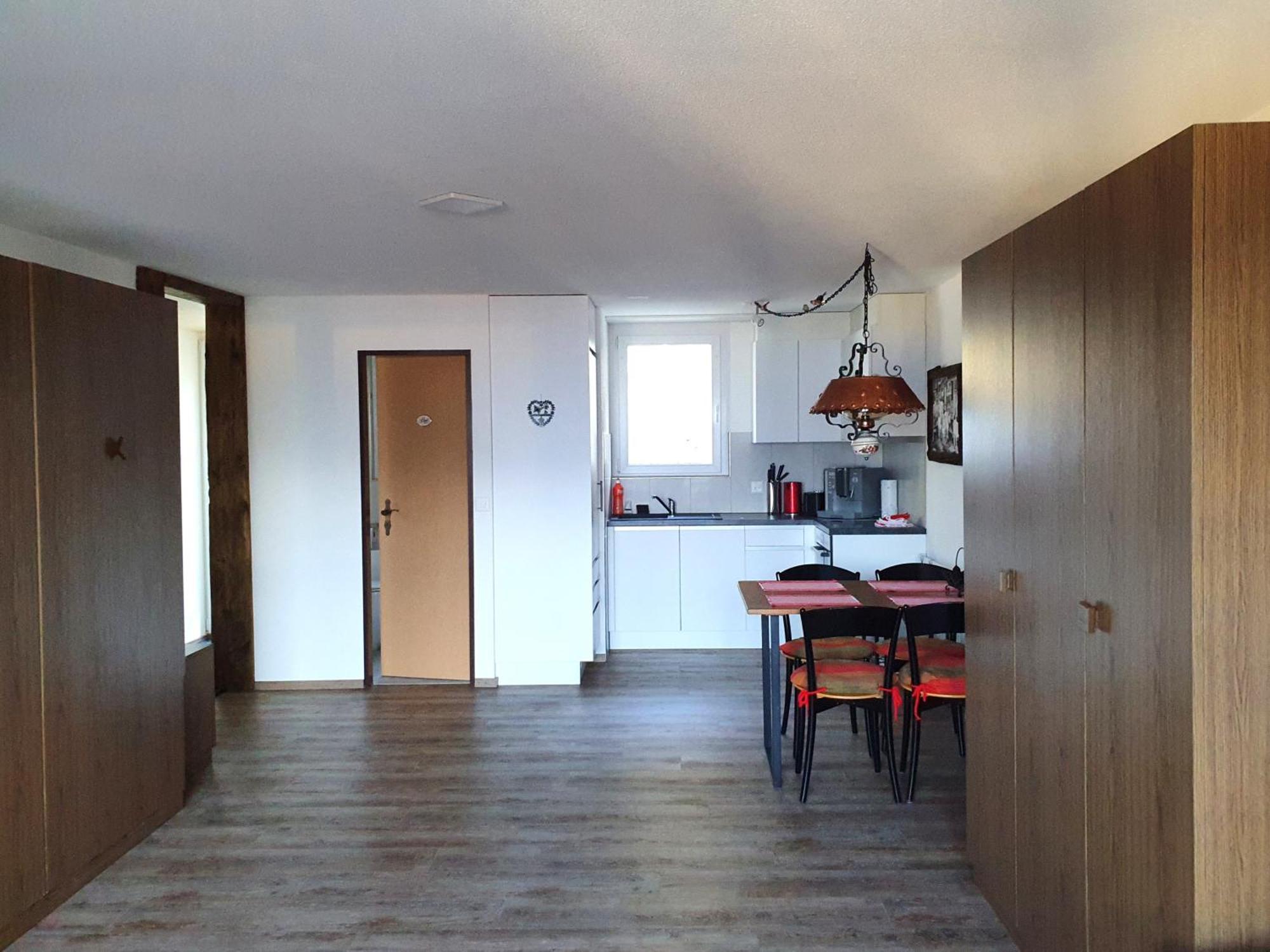 Elfe Apartments Ferien-Miet-Wohnung Еметен Стая снимка