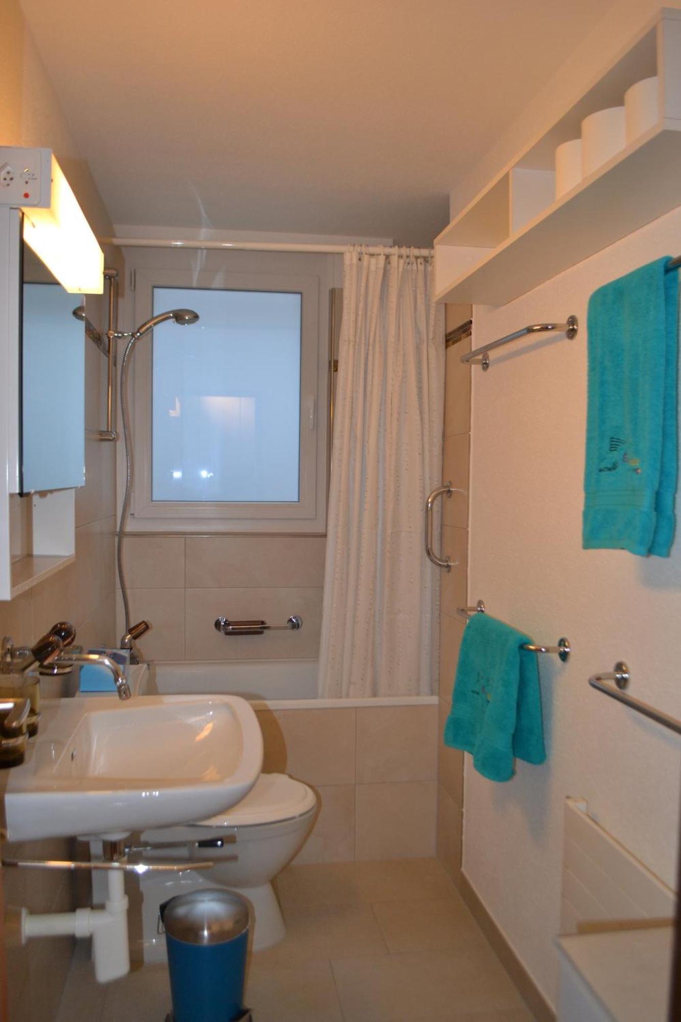 Elfe Apartments Ferien-Miet-Wohnung Еметен Стая снимка