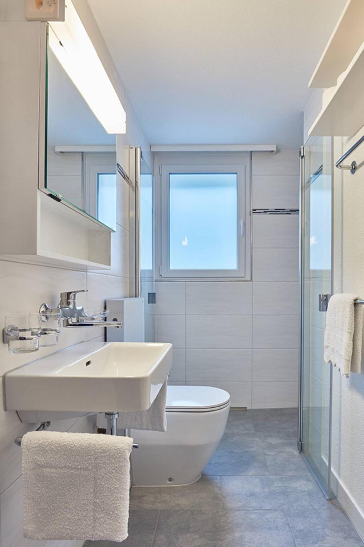 Elfe Apartments Ferien-Miet-Wohnung Еметен Стая снимка